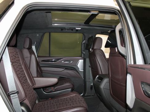 Used 2022 Cadillac Escalade Premium Luxury Platinum image 13