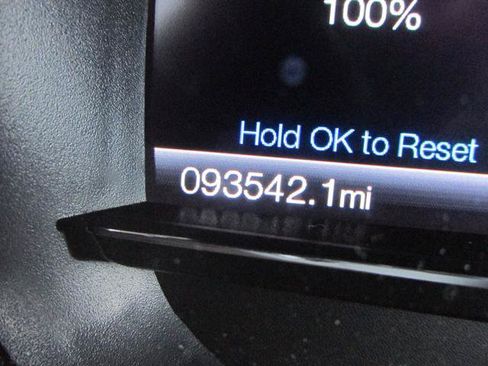 Used 2017 Ford Explorer XLT w/ Equipment Group 201A FWD image 6