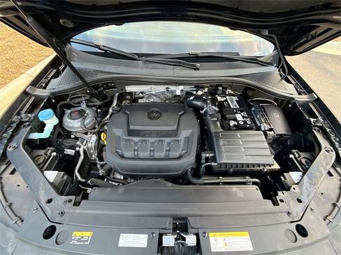 Used 2023 Volkswagen Tiguan SE image 41