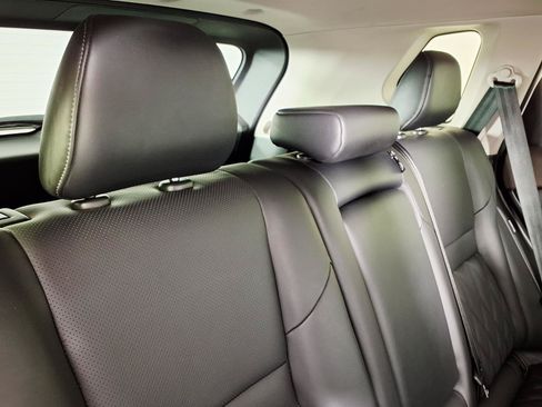 Used 2023 Nissan Rogue Platinum FWD image 12