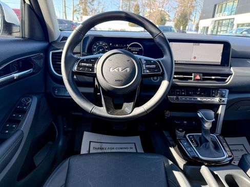 Certified 2024 Kia Seltos EX image 32