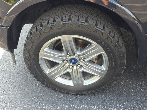 Used 2019 Ford F150 XLT w/ Equipment Group 302A Luxury AWD/4WD image 12