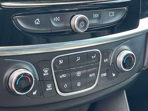 Used 2023 Chevrolet Traverse RS image 34