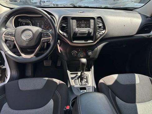 Used 2015 Jeep Cherokee Sport image 31