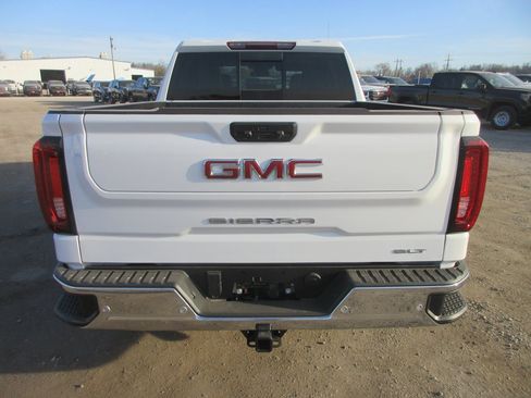New 2026 GMC Sierra 1500 SLT image 6