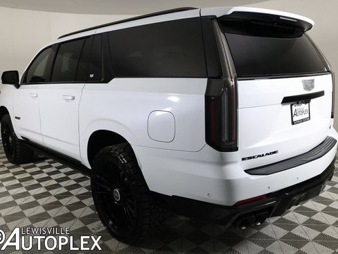 Used 2026 Cadillac Escalade ESV V image 7