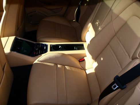 Used 2021 Porsche Panamera 4S image 12