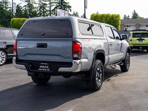 Used 2018 Toyota Tacoma TRD Off-Road AWD/4WD image 11