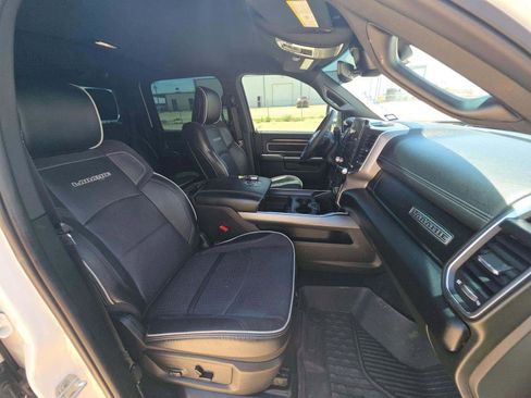 Used 2025 RAM 2500 Laramie AWD/4WD image 8