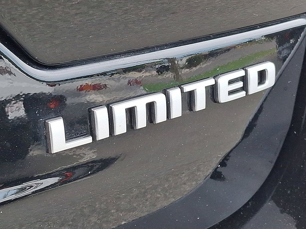 Used 2025 Jeep Grand Cherokee Limited AWD/4WD image 30