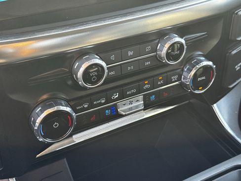 Used 2023 Ford F150 Lariat w/ Trailer Tow Package image 20