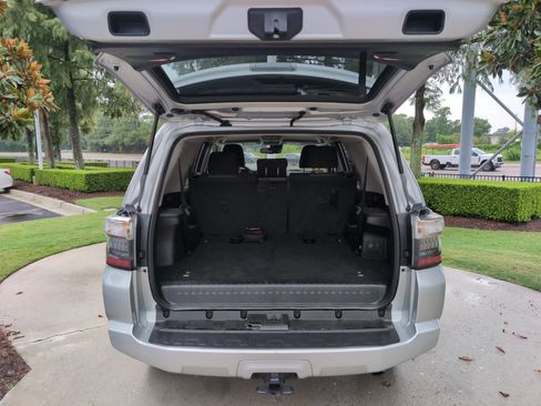 Certified 2024 Toyota 4Runner SR5 AWD/4WD image 30