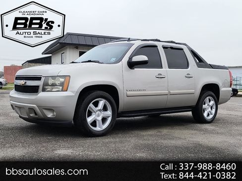 Used 2008 Chevrolet Avalanche LT image 1