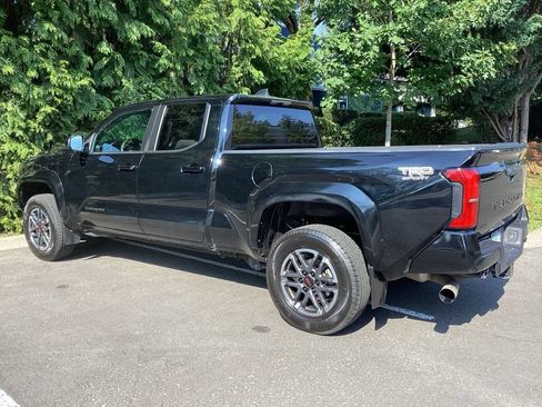Used 2024 Toyota Tacoma TRD Sport AWD/4WD image 9