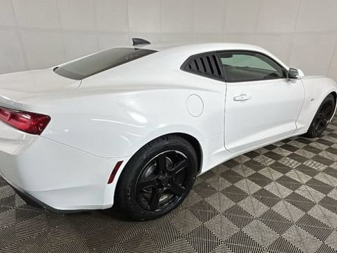 Used 2016 Chevrolet Camaro LT RWD image 2