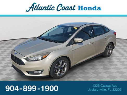 Used 2017 Ford Focus SE FWD image 1
