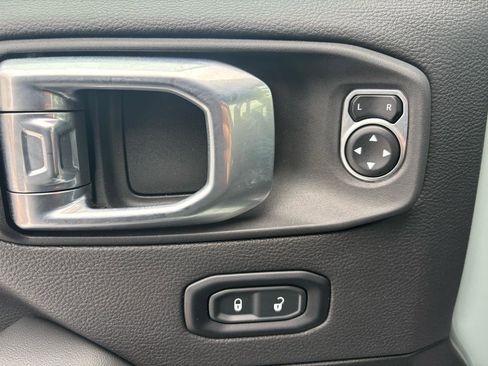 Used 2024 Jeep Wrangler Unlimited Sahara image 14