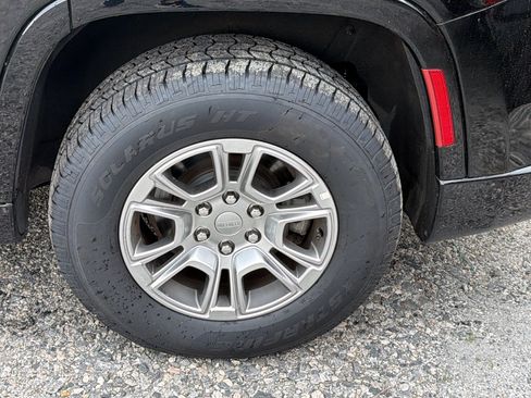 Certified 2024 Jeep Wagoneer 4WD image 12