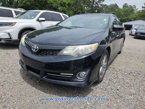 Used 2014 Toyota Camry SE FWD image 2