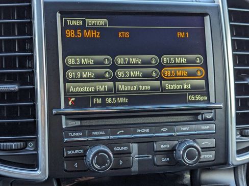 Used 2016 Porsche Cayenne Turbo S image 25