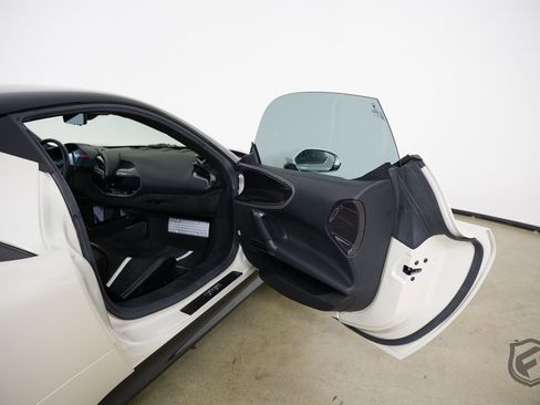 Used 2022 Ferrari SF90 Stradale AWD/4WD image 26