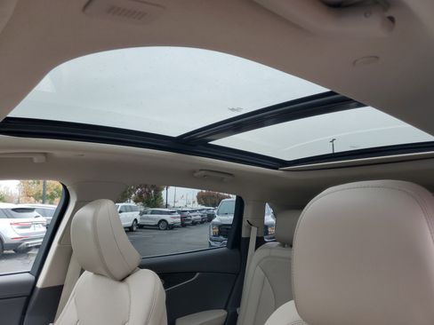 Certified 2022 Lincoln Nautilus Reserve w/ Equipment Group 201A image 11