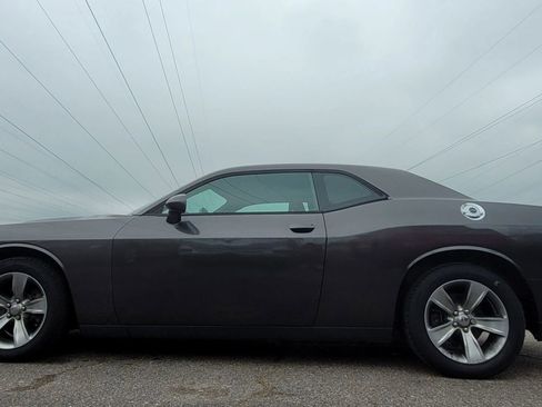 Used 2015 Dodge Challenger SXT image 10