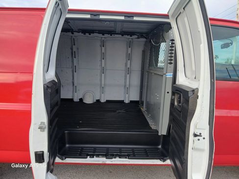 Used 2018 Chevrolet Express 3500 Extended w/ Driver Convenience Package RWD image 13