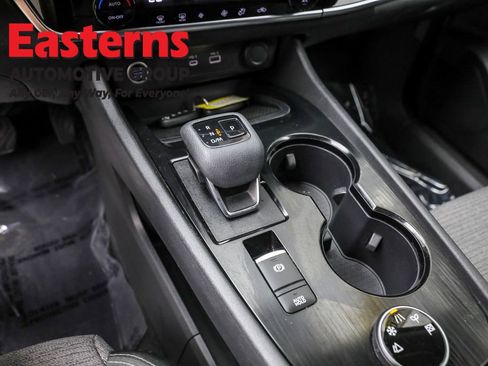 Used 2022 Nissan Rogue SV image 12