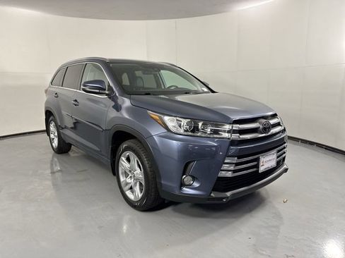 Used 2018 Toyota Highlander Limited AWD/4WD image 3