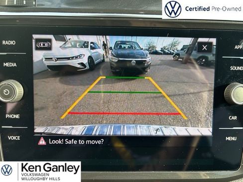 Used 2023 Volkswagen Tiguan SE w/ Panoramic Sunroof Package image 24