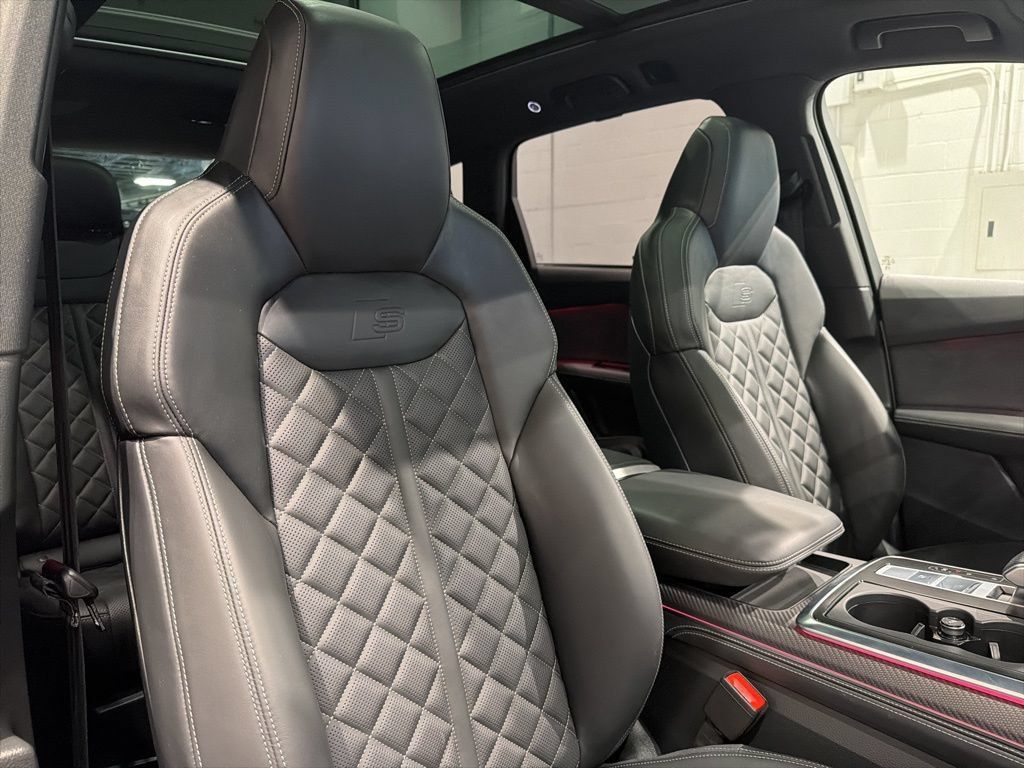 Used 2025 Audi SQ7 Prestige AWD/4WD image 46