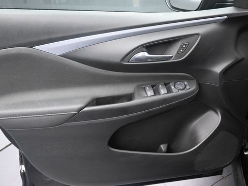 Used 2025 Buick Envista Preferred FWD image 11