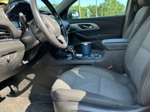 Used 2022 Chevrolet Traverse LT FWD image 11