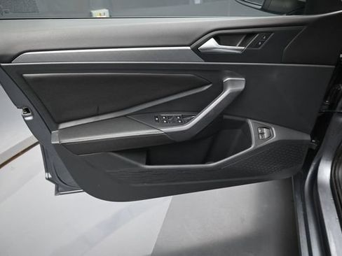 Used 2023 Volkswagen Jetta SE w/ Panoramic Sunroof Package FWD image 11