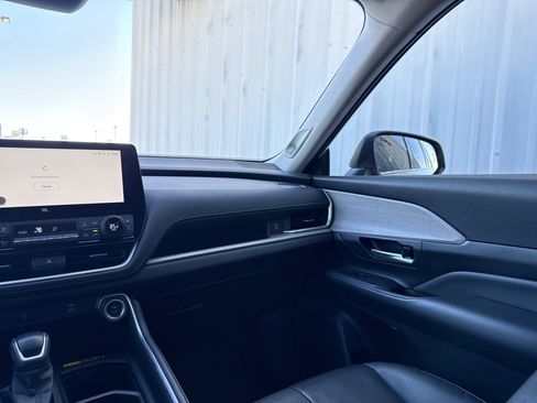 Used 2024 Toyota Grand Highlander Limited image 23