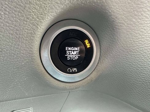 Used 2019 Chrysler Pacifica Touring-L FWD image 34