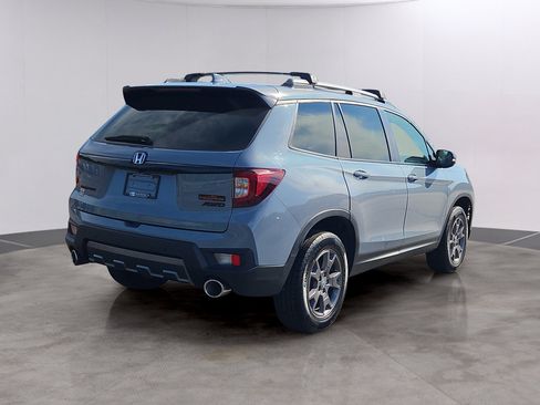 Used 2024 Honda Passport TrailSport image 2