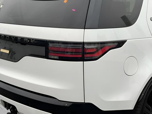 Certified 2025 Land Rover Discovery Dynamic SE image 12