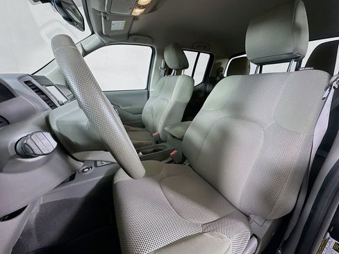 Used 2021 Nissan Frontier SV w/ Midnight Edition Floor Mats AWD/4WD image 13