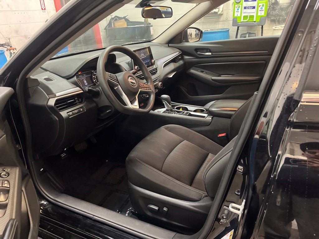Used 2024 Nissan Altima 2.5 SV FWD image 10