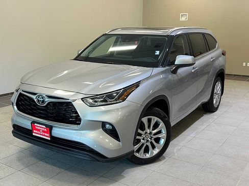 Certified 2025 Toyota Highlander Limited image 1