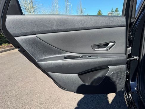 Used 2023 Hyundai Elantra SEL w/ Convenience Package image 30