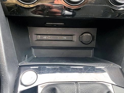 Used 2024 Volkswagen Taos SE image 36