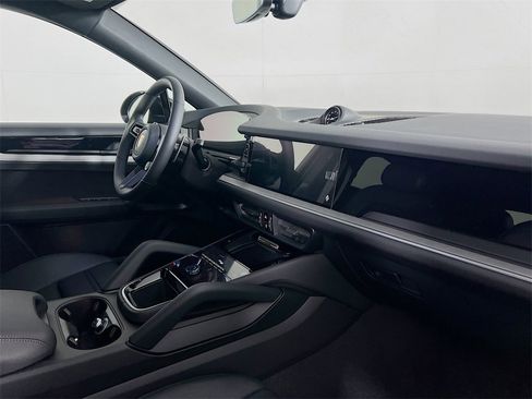 New 2026 Porsche Cayenne Base image 31