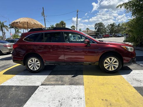 Used 2017 Subaru Outback 2.5i Premium image 4