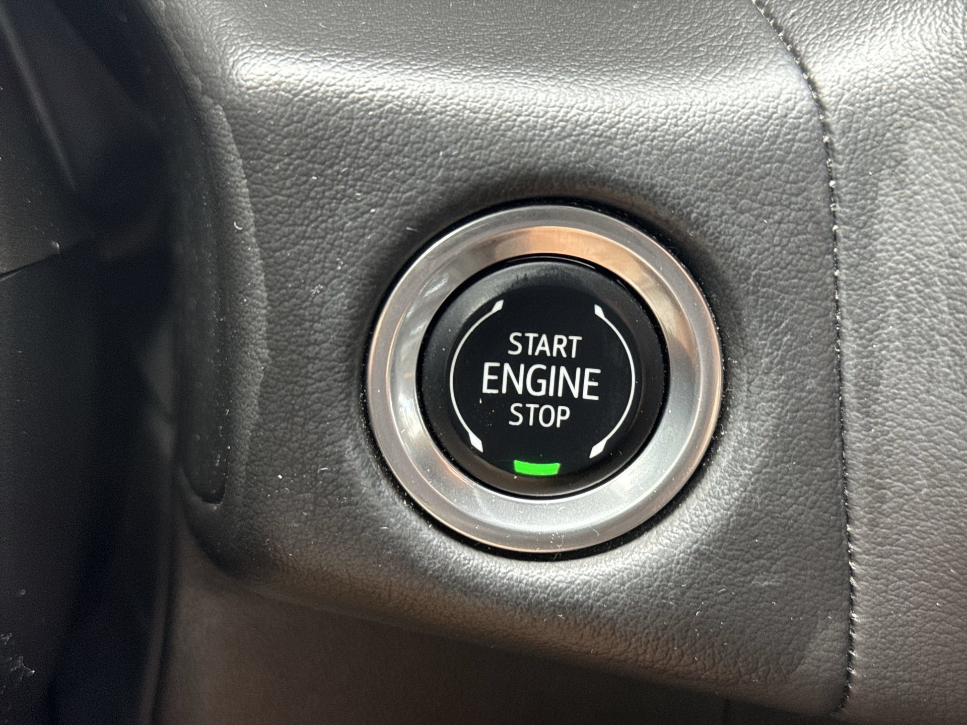 Certified 2024 GMC Yukon AT4 w/ AT4 Premium Package AWD/4WD image 17