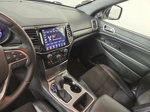 Certified 2020 Jeep Grand Cherokee Altitude AWD/4WD image 24