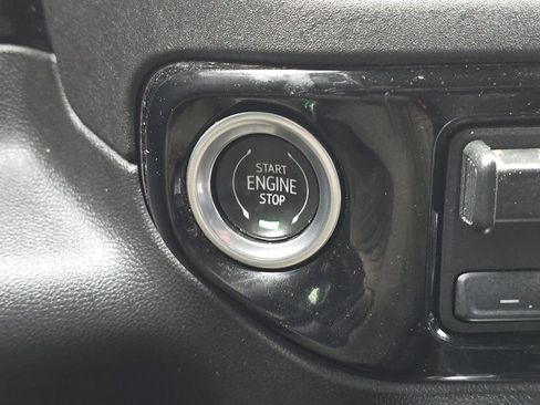 Used 2022 Chevrolet Silverado 1500 LT w/ Z71 Off-Road Package image 32