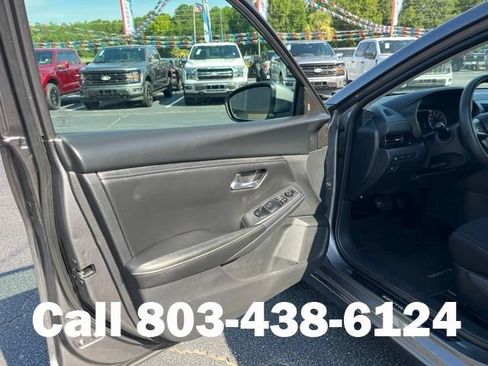 Used 2024 Nissan Sentra SV FWD image 5